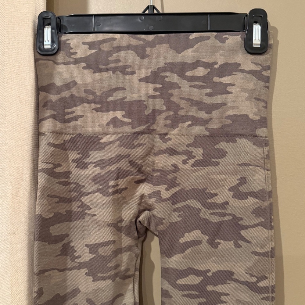 Spanx 2 Pair of Look at Me Now Green & Gray Camo Leggings, Comfy, Size Small - Picture 3 of 16